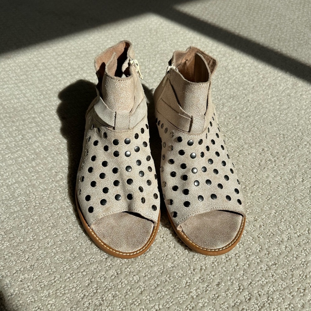 Musse & Cloud Beige Perforated Sandals